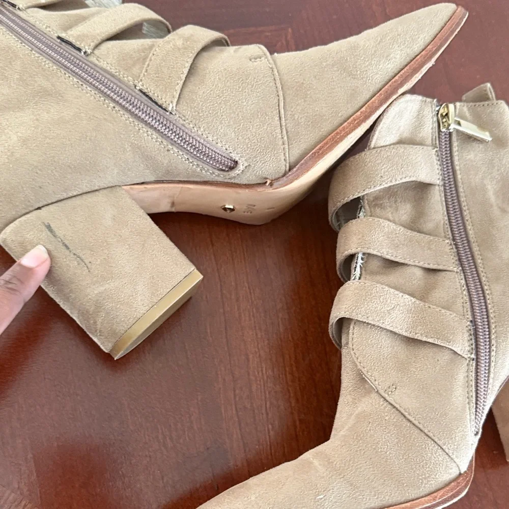RAYE x house of Harlow suede Doute boots Buckle Detail pointed toe Sz 6